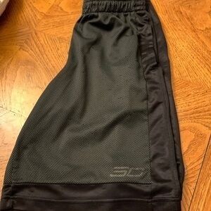 Under armour athletic shorts size M
